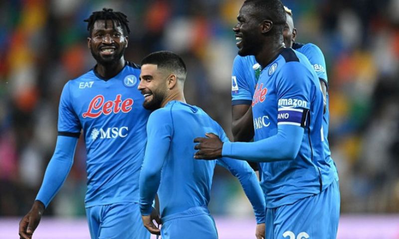 Informações básicas sobre Napoli e Bologna